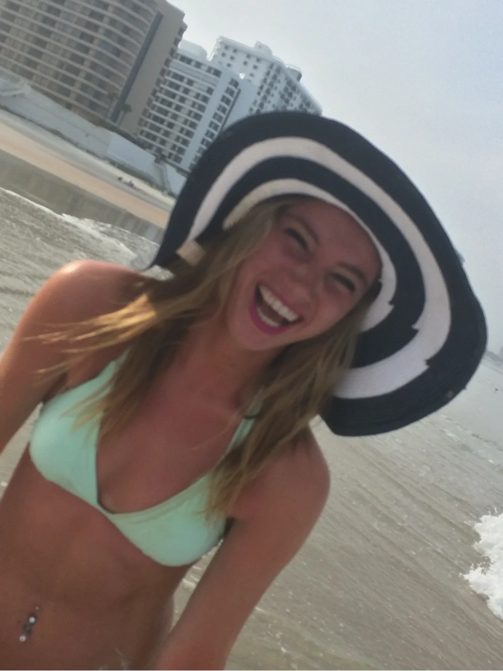 ⚓️ Woven Striped Sun Beach Hat in Navy and Cream
